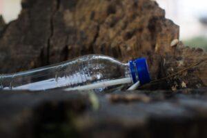 The Dangers of Single-Use Plastics in the Outdoors: How to Reduce Your Environmental Footprint